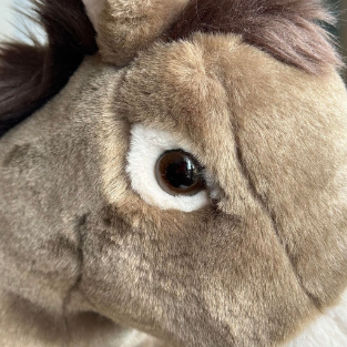 Peluche Ane vue de pres, cousue main, La Pelucherie