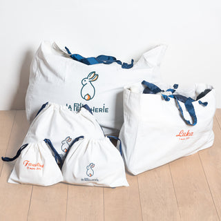 Pochettes et sacs en coton personnalisables, logo peluche lapin, lavable en machine, fabriqué en Italie, La Pelucherie