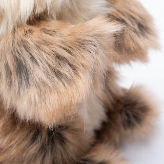 Détail des pattes et du ventre de la marmotte en peluche, pelage tout doux, savoir-faire, magasin peluche, La Pelucherie