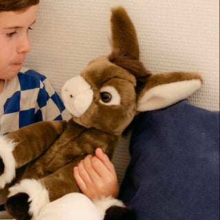 Enfant avec peluche âne, cousu main, La Pelucherie