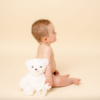 Bébé avec peluche ourson  réaliste, La Pelucherie blanc