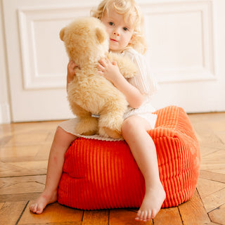 Enfant avec peluche ours réaliste, La Pelucherie
