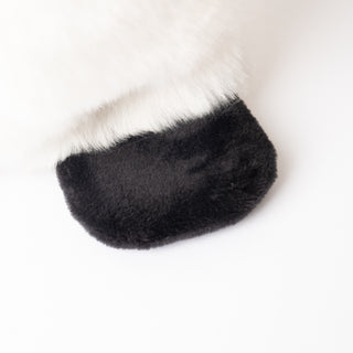Détail d'une patte de pingouin noir et blanc, luxe, boutique France, La Pelucherie