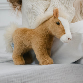 Peluche cheval réaliste artisanale à petit prix La Pelucherie, luxe, conçu en France, La Pelucherie