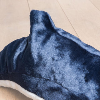 Détail d'une nageoire de Dauphin bleu marine, luxe, boutique France, La Pelucherie