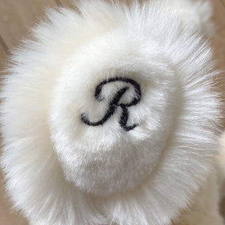 J'ajoute la broderie sur la patte de l'Ours Jules (80€)