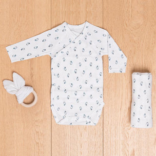 Box naissance (lange; body 3 mois; hochet lapin)