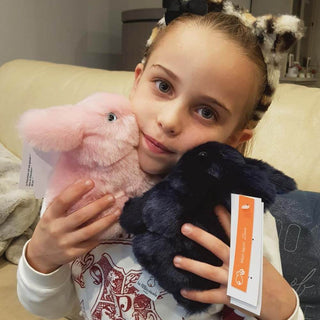 Peluche lapin Léon Réaliste pour enfant et bébé, La Pelucherie