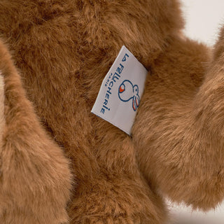Étiquette en coton cousue sur peluche, logo lapin, savoir-faire, magasin peluche, La Pelucherie