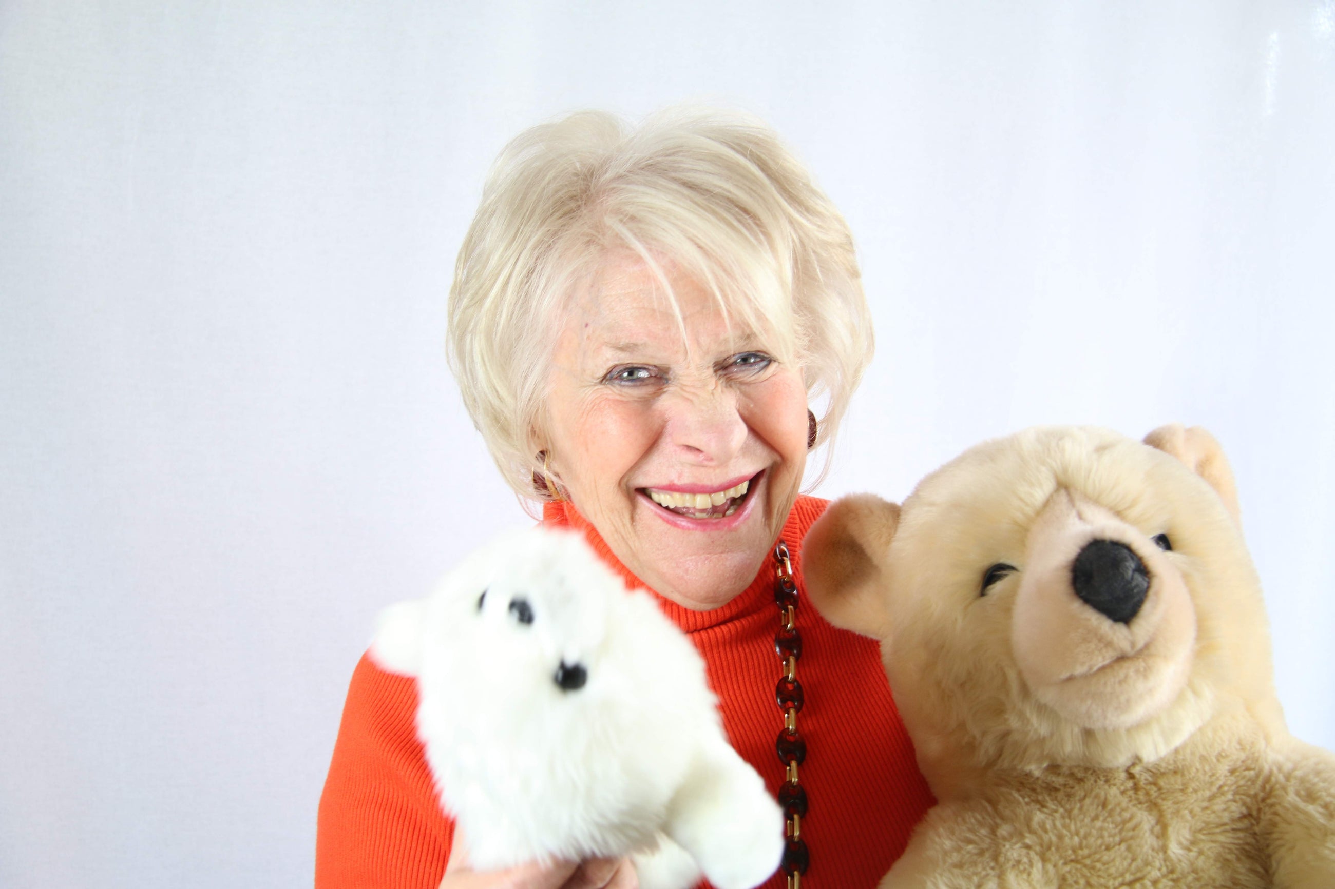 Pourquoi offrir une peluche à sa grand-mère pour sa fête ? – LA PELUCHERIE