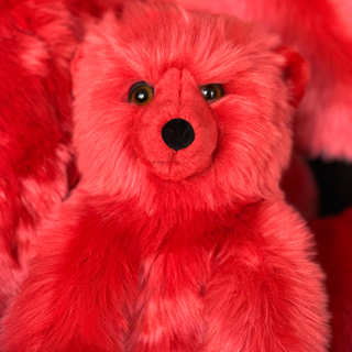 Vue de face, ours Jules rouge, La Pelucherie 