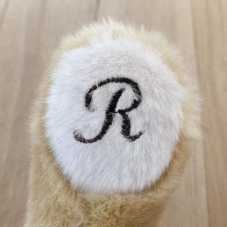 J'ajoute la broderie sur la patte du lion Melchior (80€)