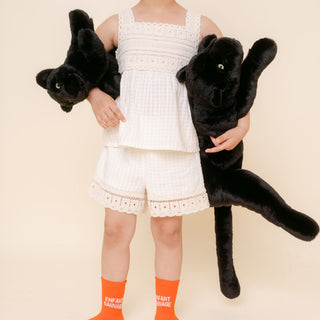 Enfant avec peluche panthère réaliste, La Pelucherie