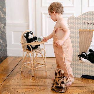 Enfant avec peluche chat réaliste, La Pelucherie