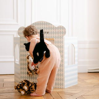 Enfant avec peluche chat réaliste, La Pelucherie