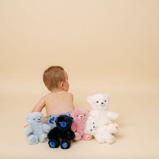 Bébé avec famille de peluche ourson réaliste, La Pelucherie