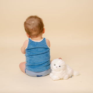 Bébé avec chat en peluche La Pelucherie, jouet pour enfant fabrication artisanale 