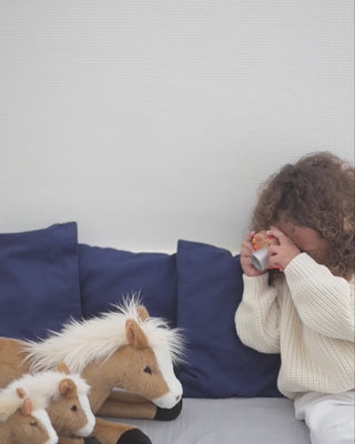 Vidéo cheval Henri, peluche douce pour enfant et bébé, La Pelucherie 
